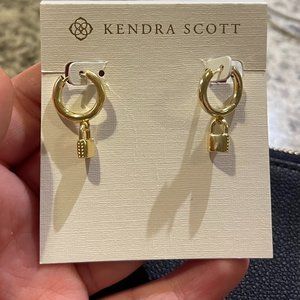 🌼JESS LOCK HUGGIE EARRINGS - GOLD